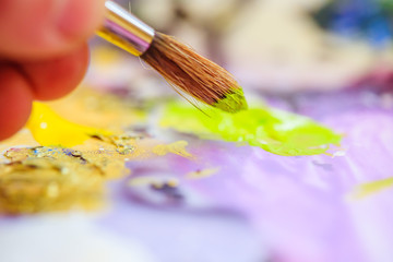 Obraz premium Painting artwork: paint brushes on painting background