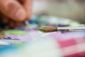 Obraz premium Painting artwork: paint brushes on painting background