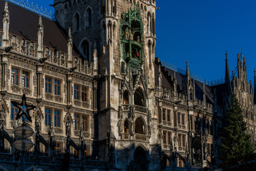 Fototapeta premium Town Hall with a Christmas tree on a bright winter day in the central historical square of Munich, Germany.