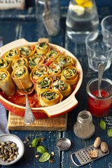 Pasta snails with spinach and feta