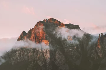 Papier Peint photo Marron profond Gamme de montagnes Rocheuses et nuages coucher de soleil paysage Voyage vue nature sauvage paysage tranquille