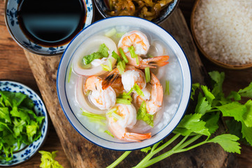 Nutritious and delicious seafood porridge，Rice shrimp scallop porridge