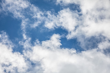 Obraz premium Strahlend blauer Himmel mit Wolken Sky