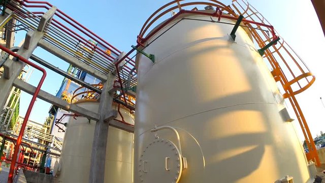 Verticle tank for chemical liquid storage 