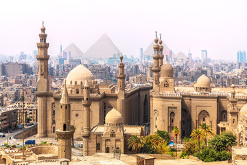 The Mosque-Madrassa of Sultan Hassan and the Pyramids in the background, Cairo, Egypt - obrazy, fototapety, plakaty