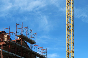 Cantiere edile in primavera