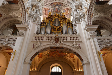 Fototapeta na wymiar Innenansicht Dom St. Stephan (Passau)