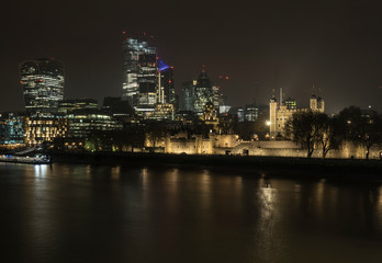Fototapeta na wymiar Tower of London and syline at night. 