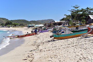 Fototapeta na wymiar Traditional fishing boats on the Pantai Mawun Beach in South Lombok, Indonesia