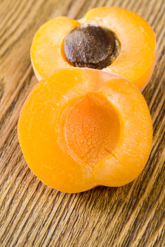 Cut apricot