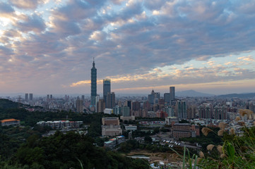 Fototapeta premium Aerial view of the Taipei 101 and cityscape from Xiangshan