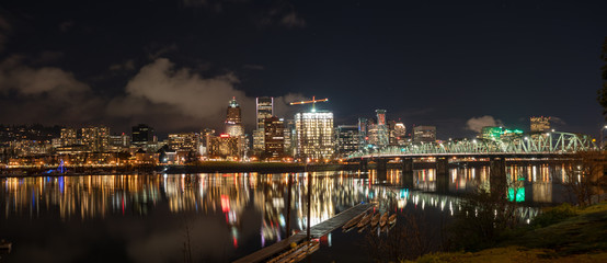 Naklejka premium Night Panorama of Downtown Portland with Hawthorne Bridge on the Right