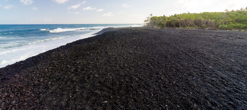 Black sands and rocks at Pohoiki  beach