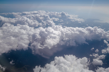 飛行機から見た海と空