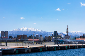 (青森県ｰ港の風景)北防波堤から望む新中央埠頭側の風景１