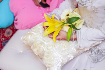Fototapeta na wymiar wedding bouquet in bride's hands