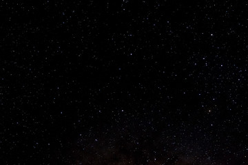 Sterne und Galaxie Weltraum Himmel Nacht Universum schwarzer Sternenhintergrund von glänzendem Sternenfeld