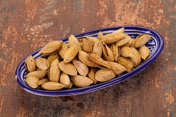Unpeeled Almonds nuts