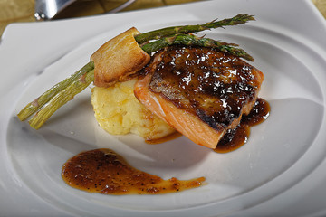 Roasted salmon fillet with potato puree and asparagus