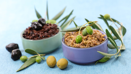 olive tapenade with bread toast