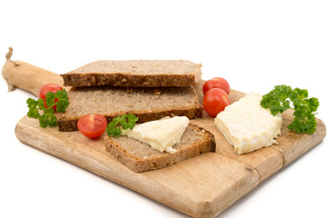 Brot mit Weichkäse