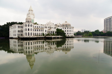 広州流花湖畔に建つ洋館