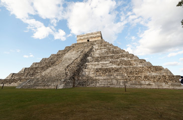 Fototapeta na wymiar Chichen Itza in maya means 