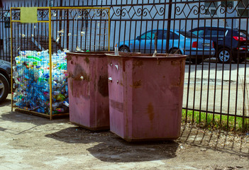 Naklejka premium trash can with plastic trash can garbage