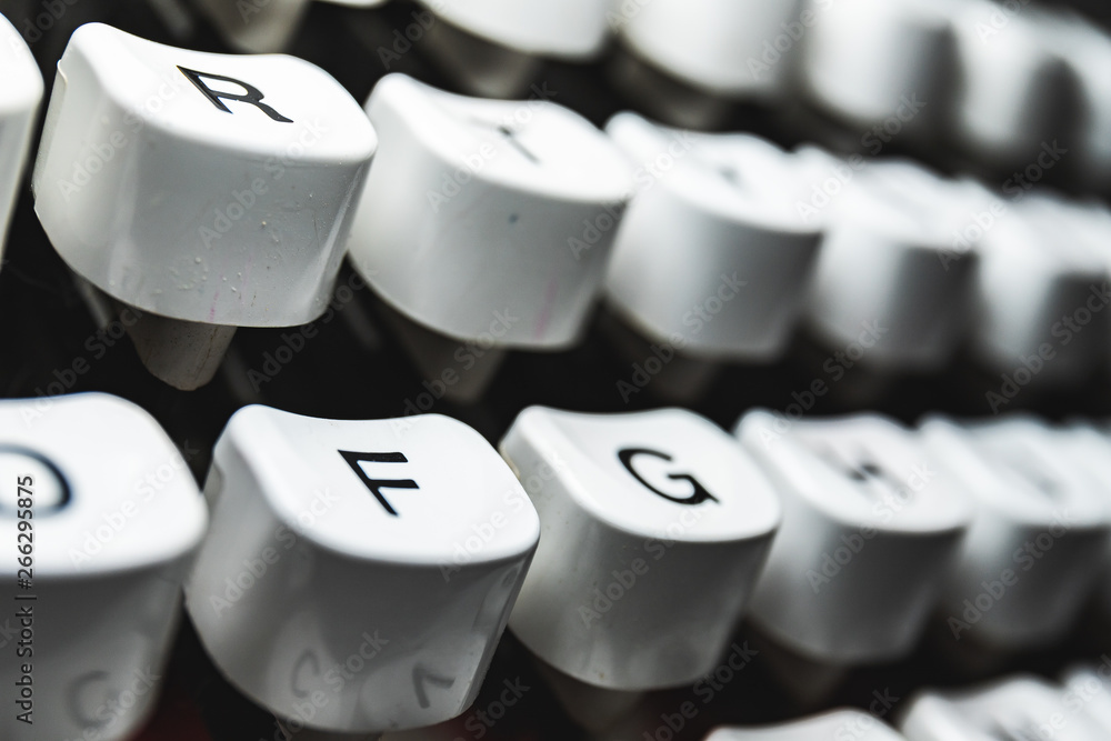 Fototapete typewriter characters whites details macro icon and letters on retro machine keyboard