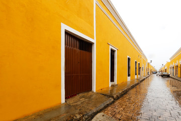 Izamal is a small city in the Mexican state of Yucatán, in southern Mexico..Izamal is known in Yucatán as the Yellow City, most of its buildings are painted yellow, and the City of Hills.