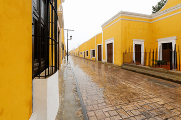 Izamal is a small city in the Mexican state of Yucatán, in southern Mexico..Izamal is known in Yucatán as the Yellow City, most of its buildings are painted yellow, and the City of Hills.