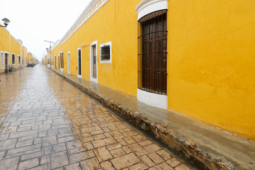 Izamal is a small city in the Mexican state of Yucatán, in southern Mexico..Izamal is known in Yucatán as the Yellow City, most of its buildings are painted yellow, and the City of Hills.