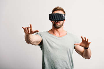 Naklejka premium Man enjoying vr headset