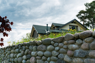 Retaining wall made of cobblestone