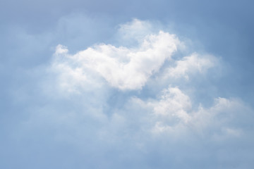 Naklejka premium white cloud background and texture on blue sky. strange cloud shape.