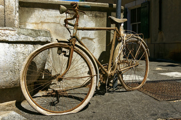Fototapeta na wymiar Vieux vélo 