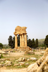 Fototapeta na wymiar Tempio Dioscuri Valle dei Templi Agrigento