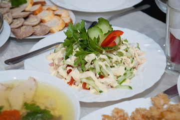 Salad of green vegetables, peppers and tomatoes with sauce, mayonnaise or sour cream.