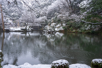 雪の兼六園　瓢池