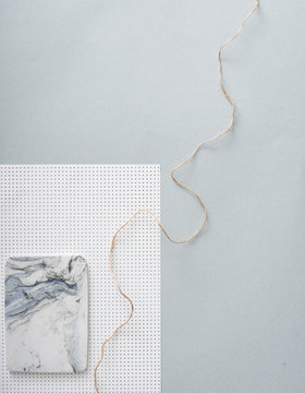 Nordic table with marble plate and string