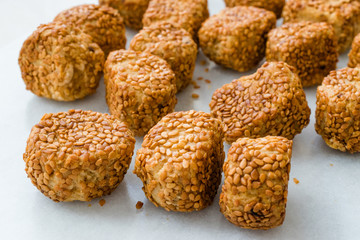 Turkish Salty Bakery Bagel Balls Kahke Simit with Sesame Seeds / Salted Snacks