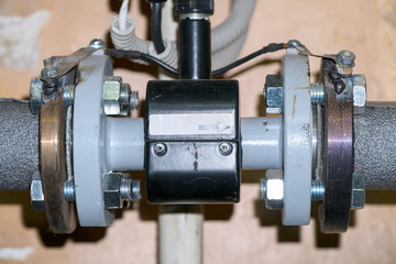 Connection of the supply pump in the home heating system.