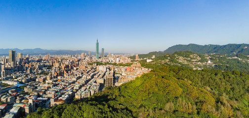 Naklejka premium Aerial view of the Xinyi District with Taipei 101