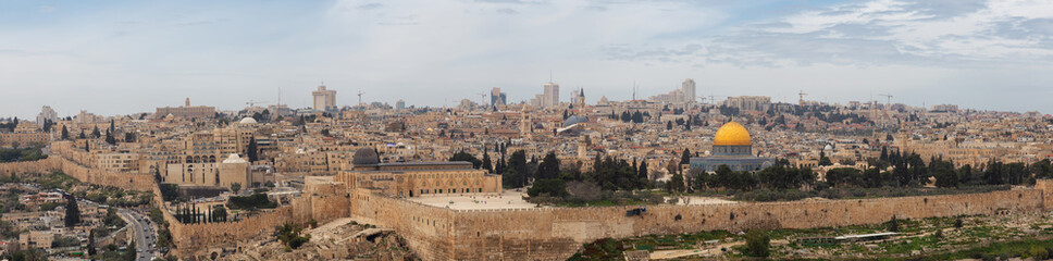 Fototapeta na wymiar Beautiful panoramic aerial view of the Old City, Tomb of the Prophets and Dome of the Rock during a sunny and cloudy day. Taken in Jerusalem, Capital of Israel.