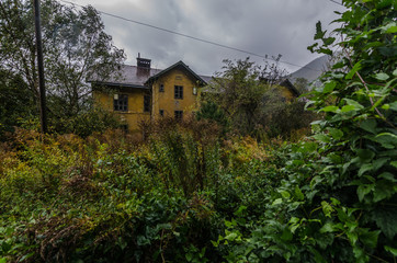 verlassener bahnhof