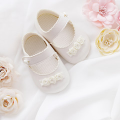 Obraz na płótnie Canvas baby shoes, baby birth decoration