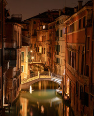 Fototapeta na wymiar View into a small canal in Venice by night