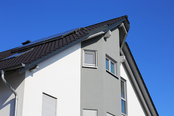 Wohnhaus mit modernem Fassadenanstrich