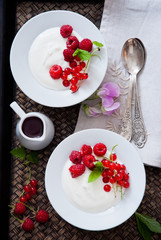 Greek Yoghurt with fresh red currant and raspberry 