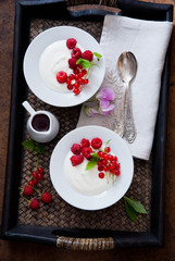 Greek Yoghurt with fresh red currant and raspberry 